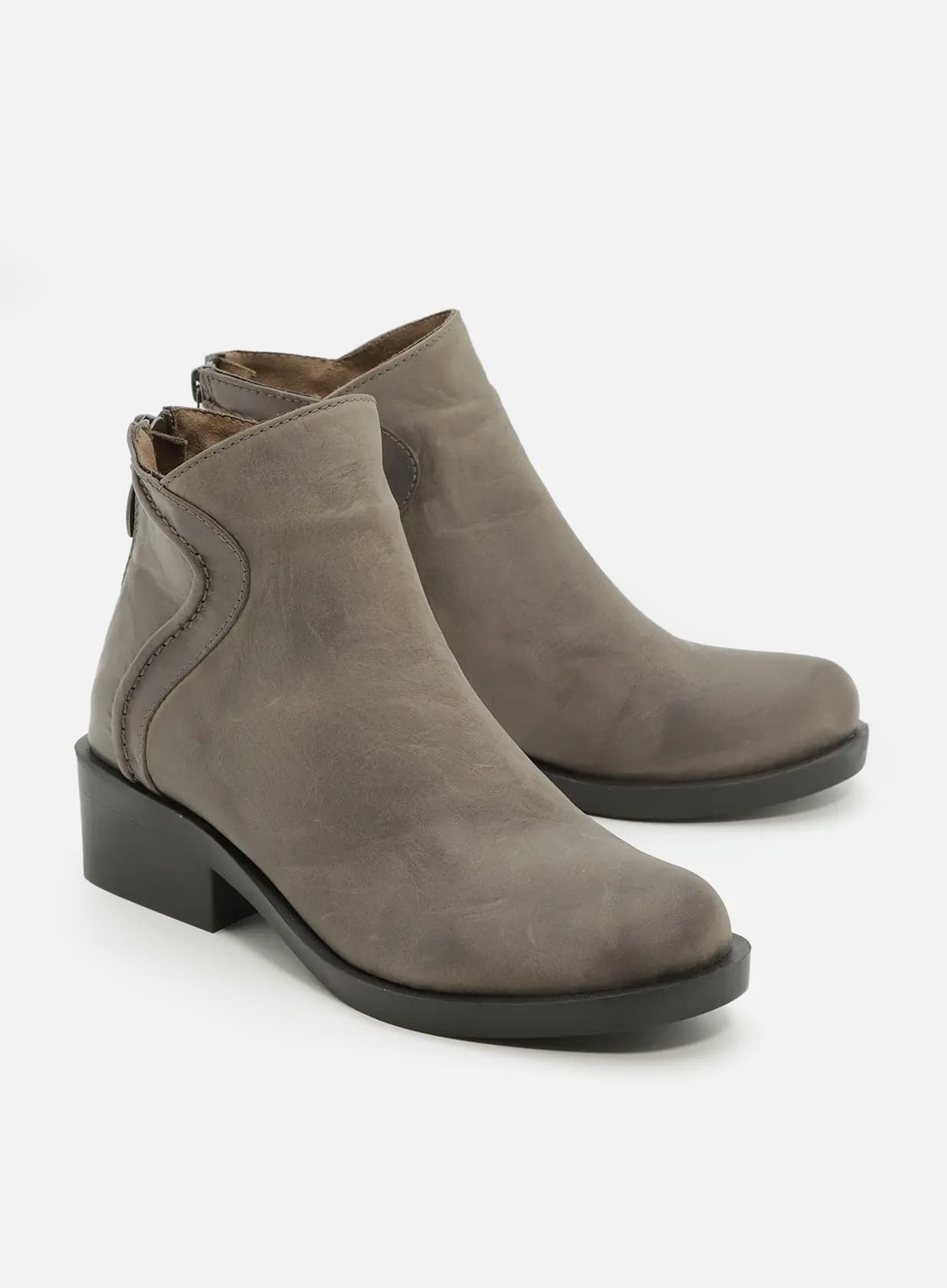 שרה-מגפון-ספורטיבי-משולב