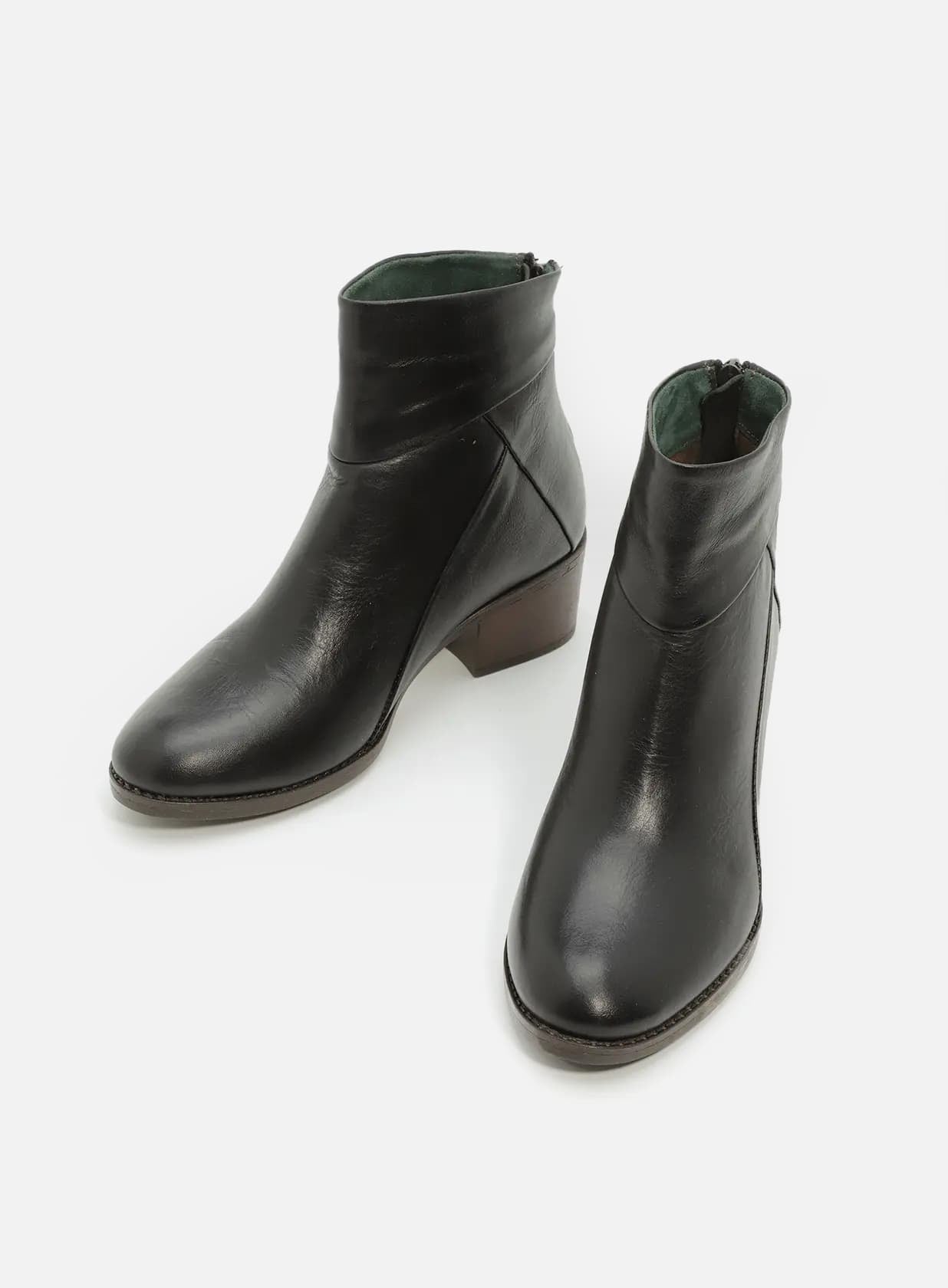 יעל-מגפון-מבריק-רוכסן-אחורי