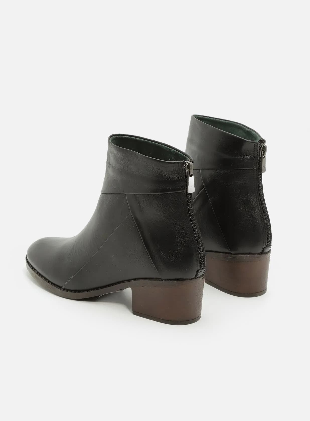 יעל-מגפון-מבריק-רוכסן-אחורי