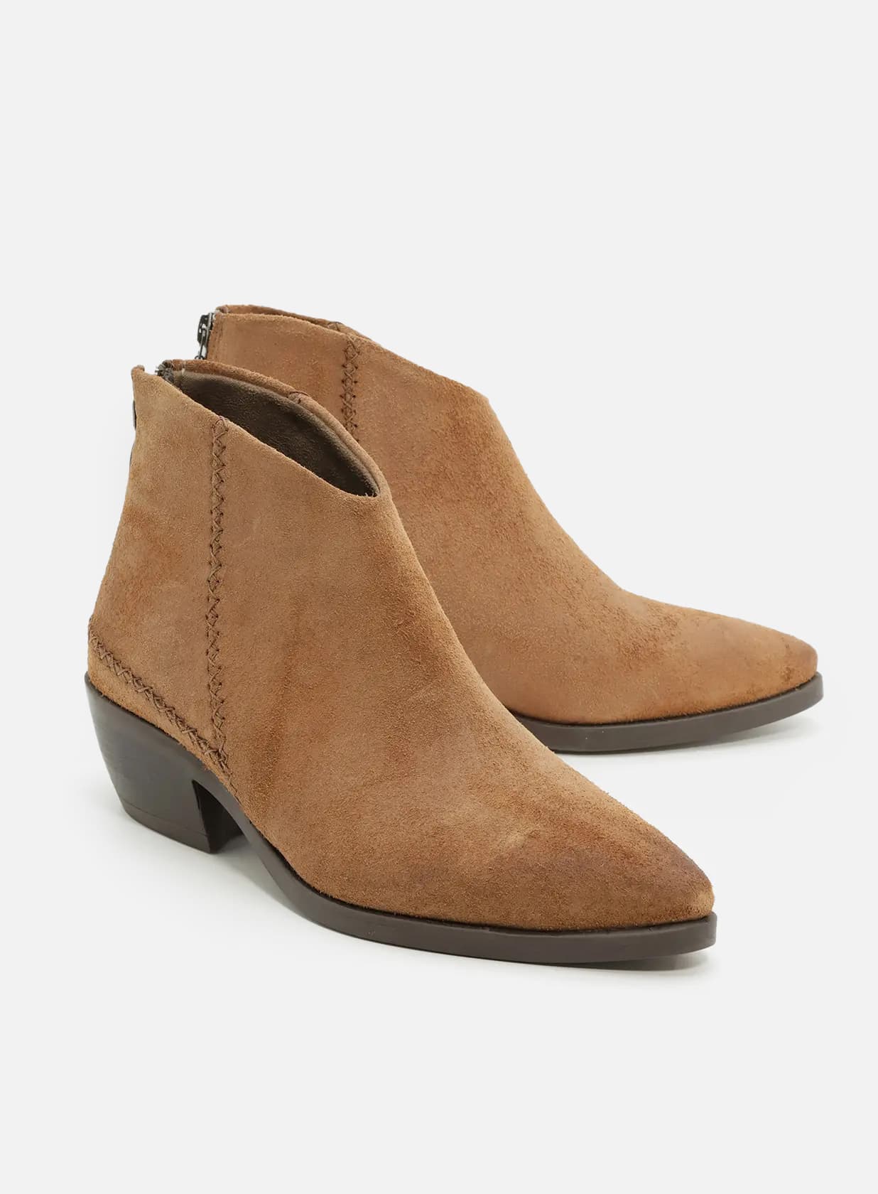 קמילה-מגפון-שפאלט-תפר