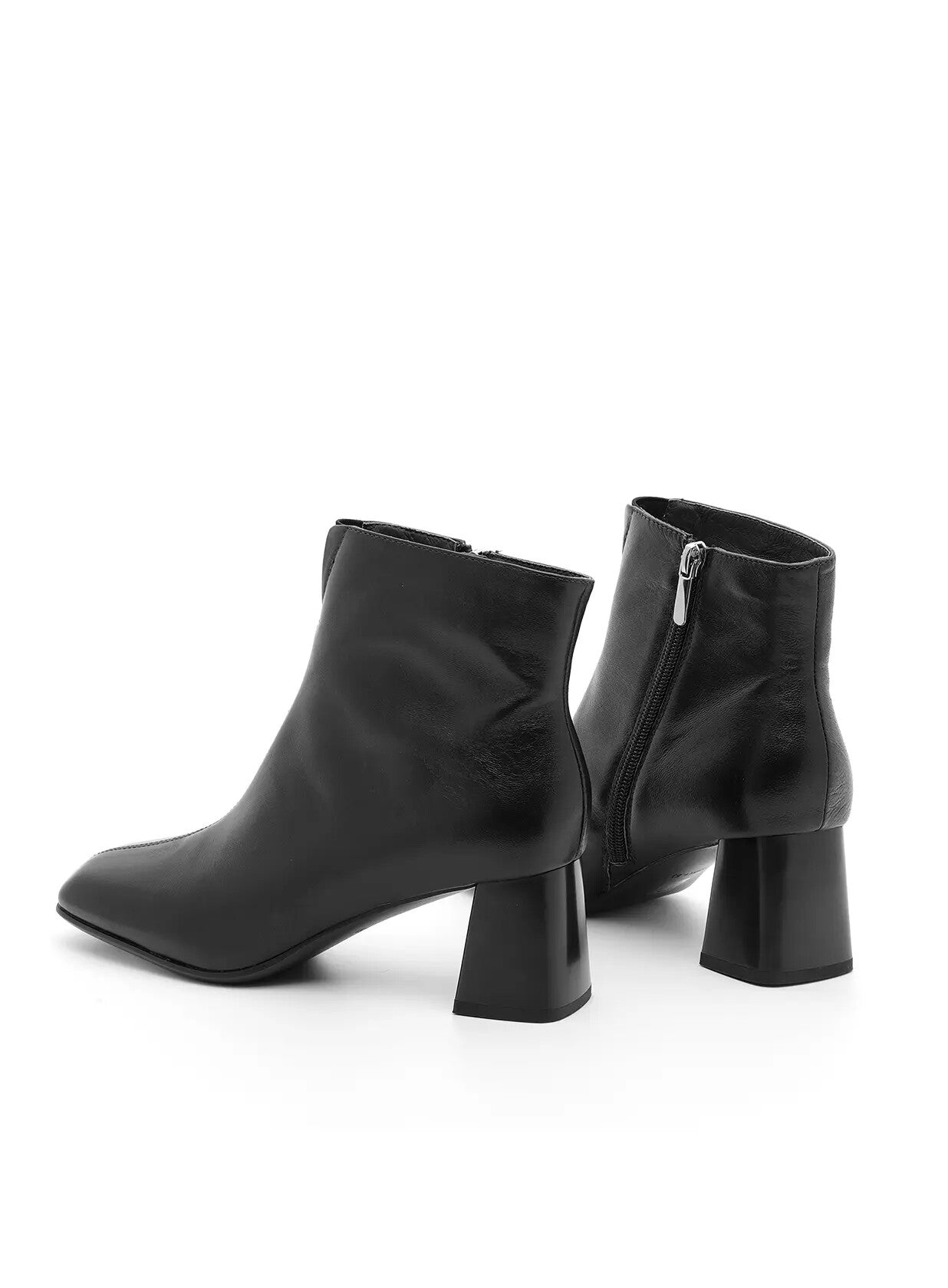 קרולינה-מגפון-עור