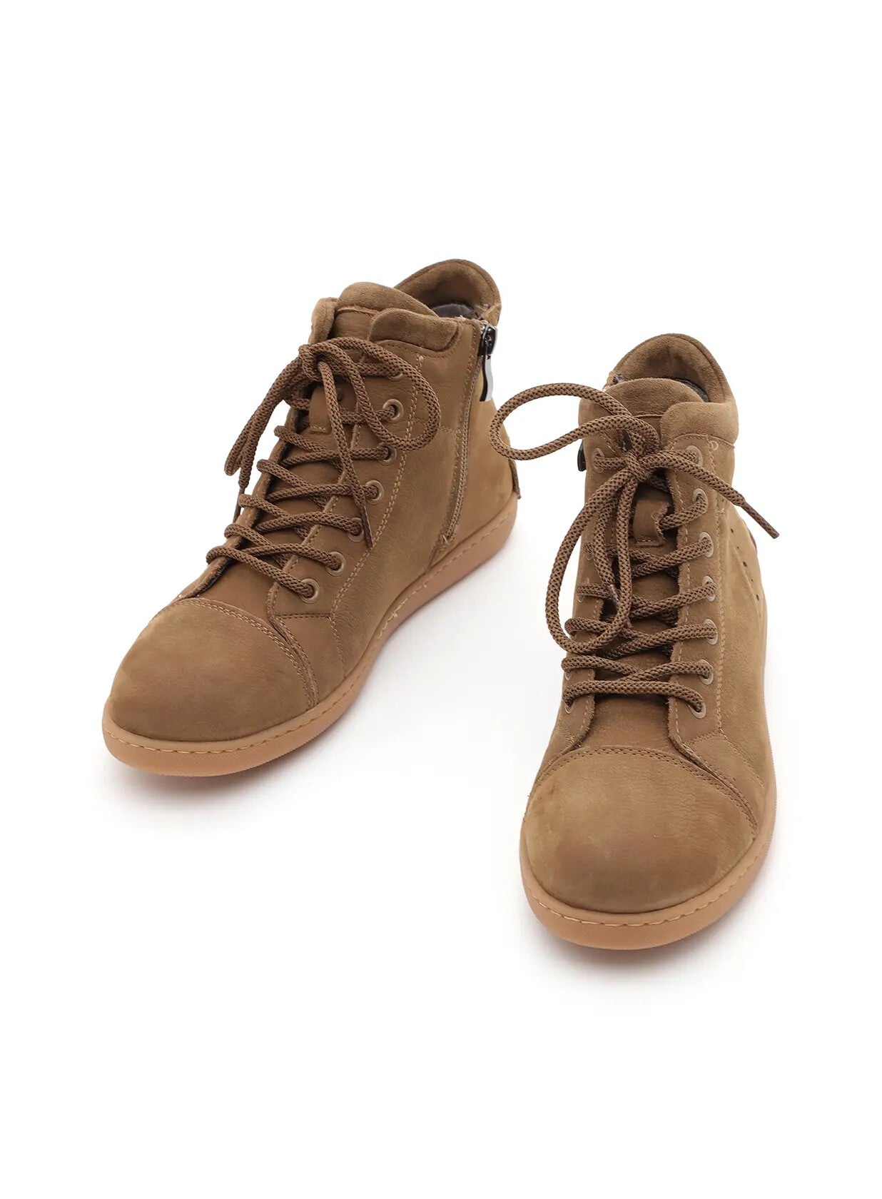 הילה-סניקרס