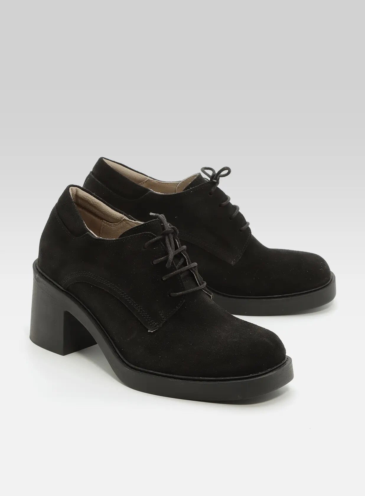 ליאת-נעל-זמש-שרוך-4-חורים