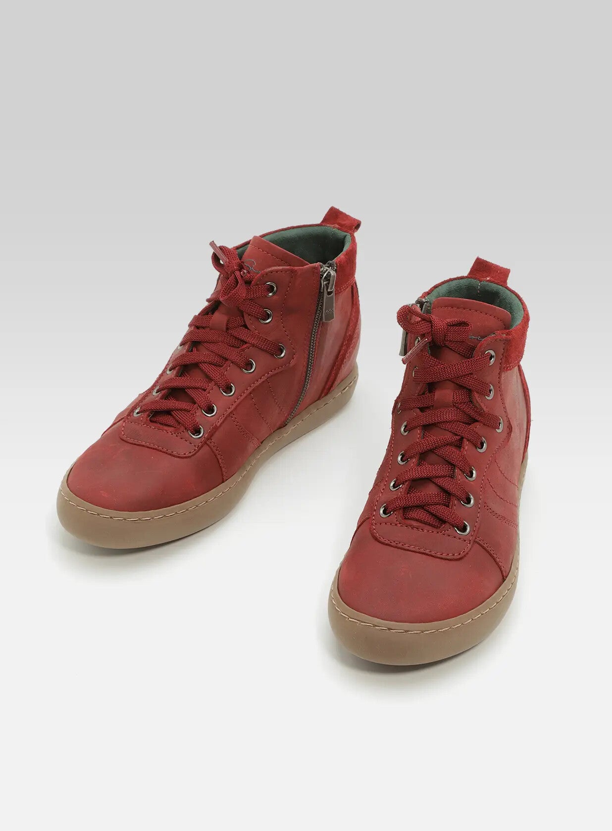 שחר-סניקרס-ספורטיבי-שרוך-7-אקים-סטאר