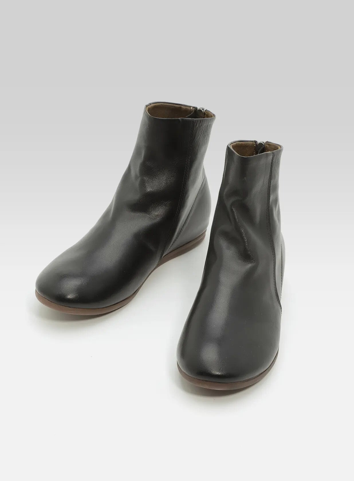 גאיה-מגפון-3-4-קלאסי-רוכסן-אחורי