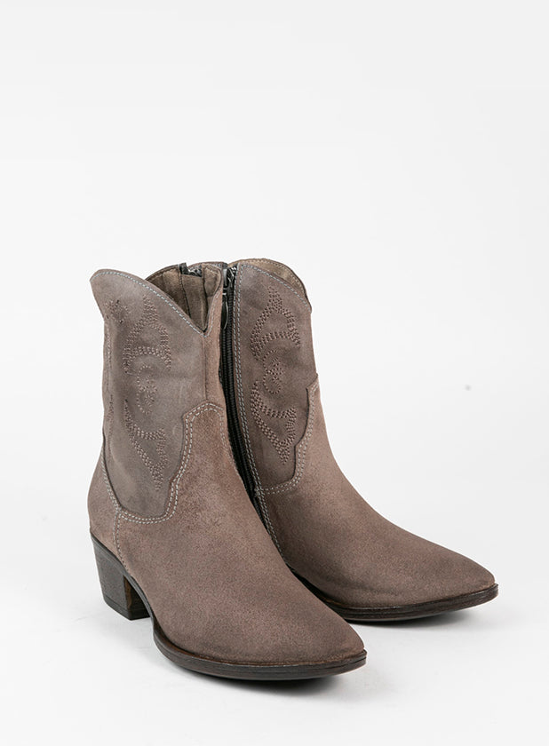 מגפוני בוקרים אותנטיים - אדריאן