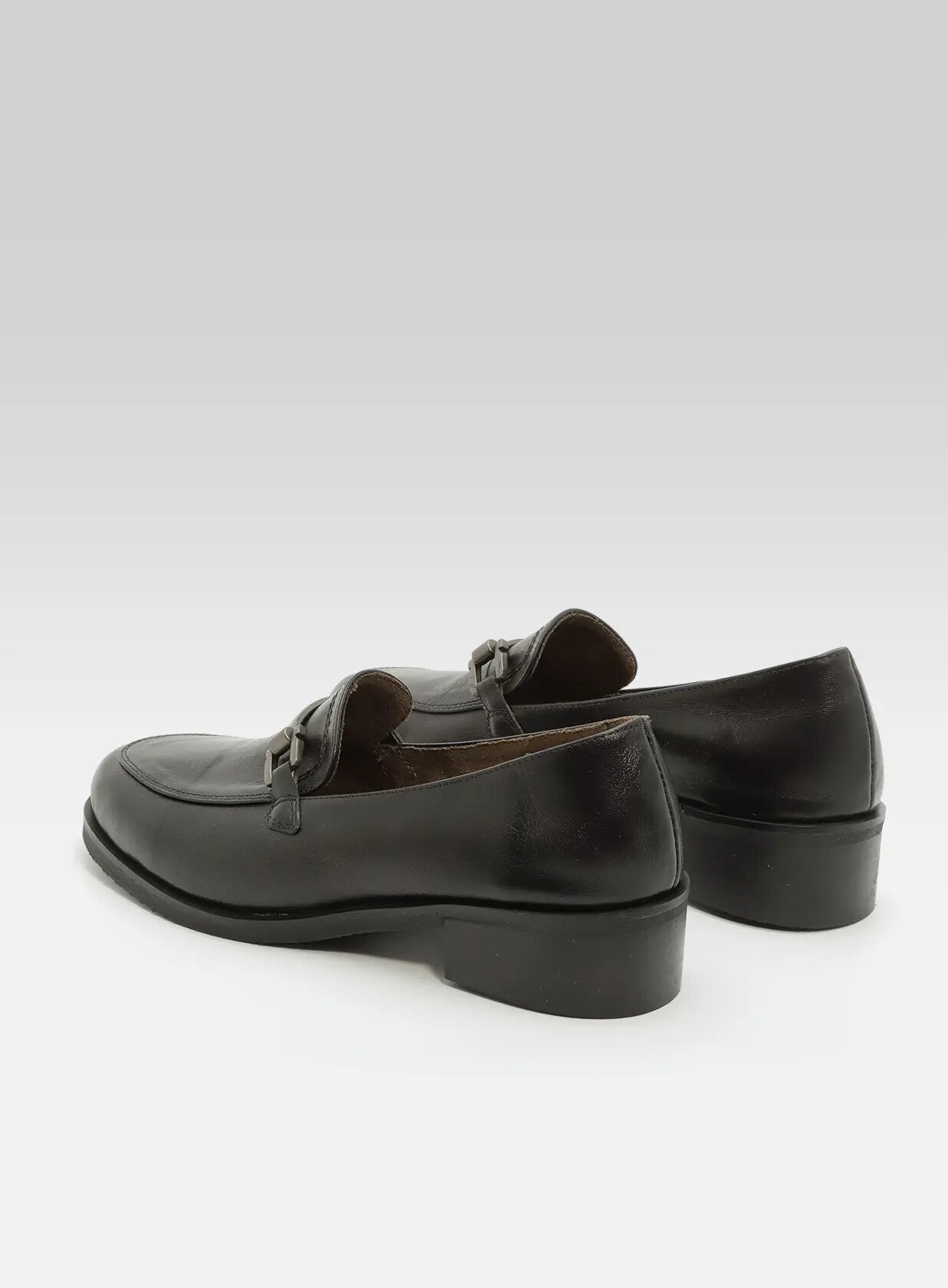 ליאורה-מוקסין-מבריק-עם-קישוט