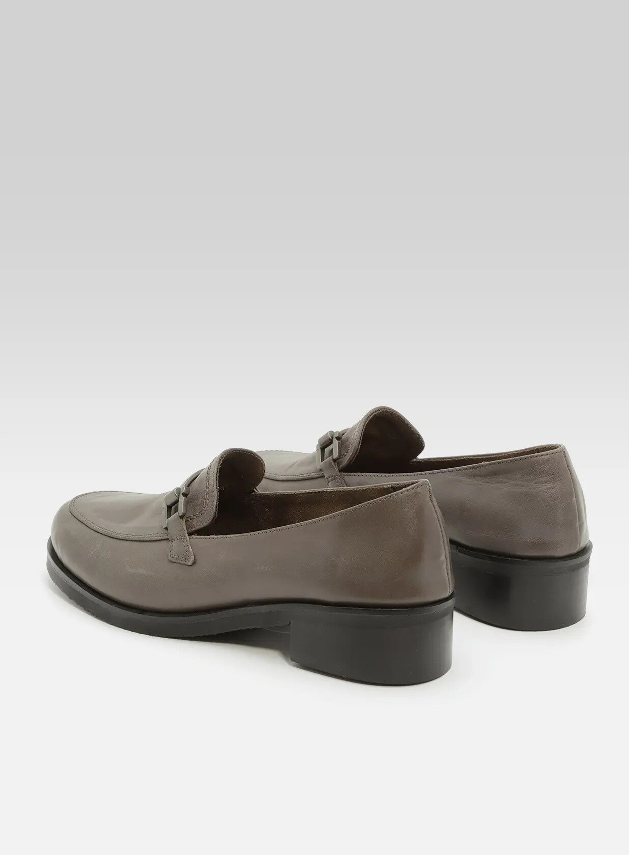 ליאורה-מוקסין-מבריק-עם-קישוט