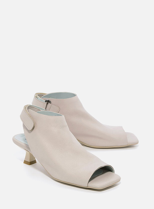 סנדלי-עקב-טרנדיים-995481