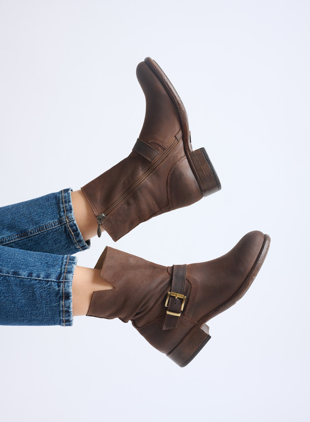 מגפונים מעור ואבזם - מיסיסיפי