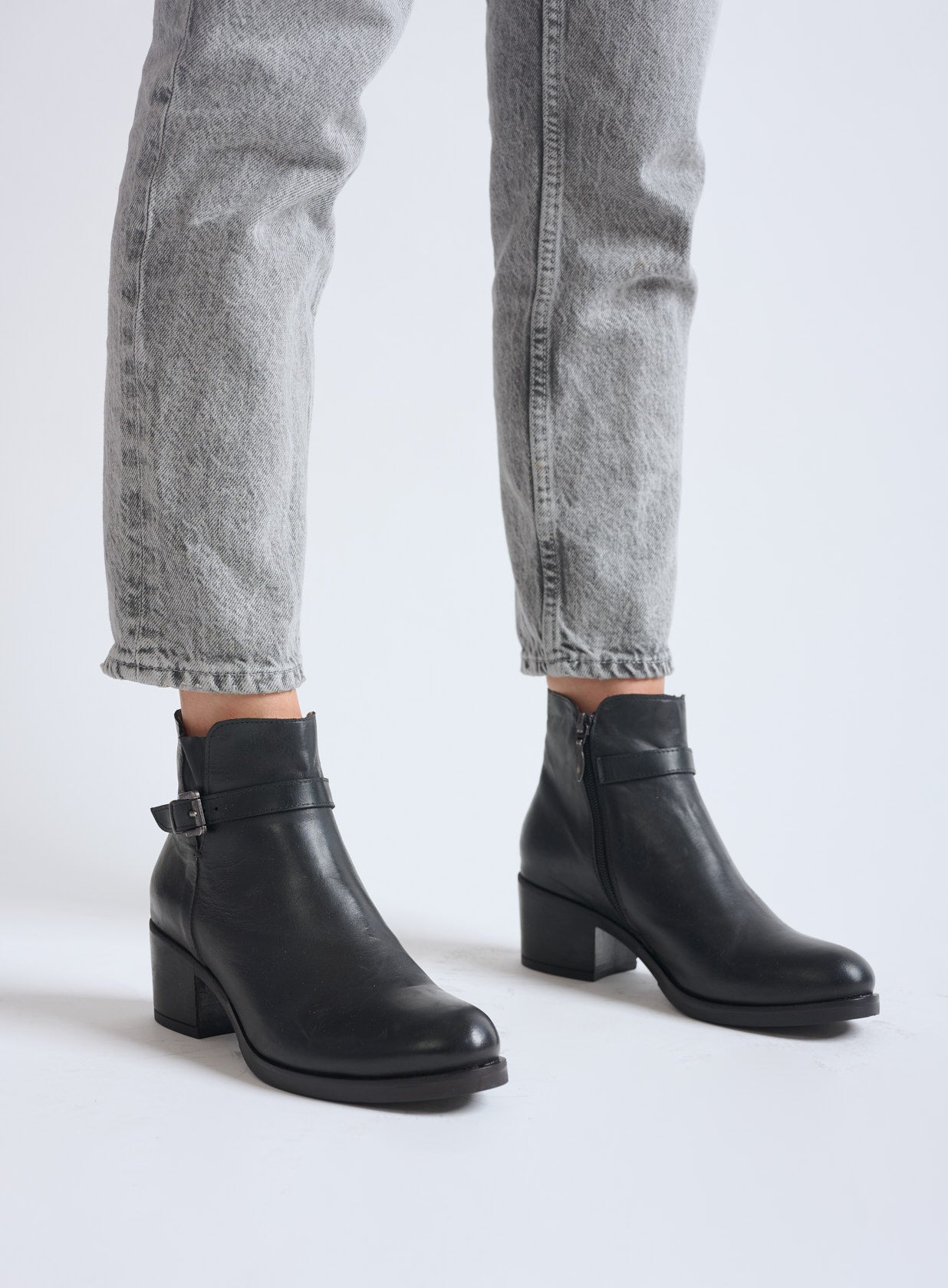 מגפונים-מעור-ואבזם-מיסיסיפי