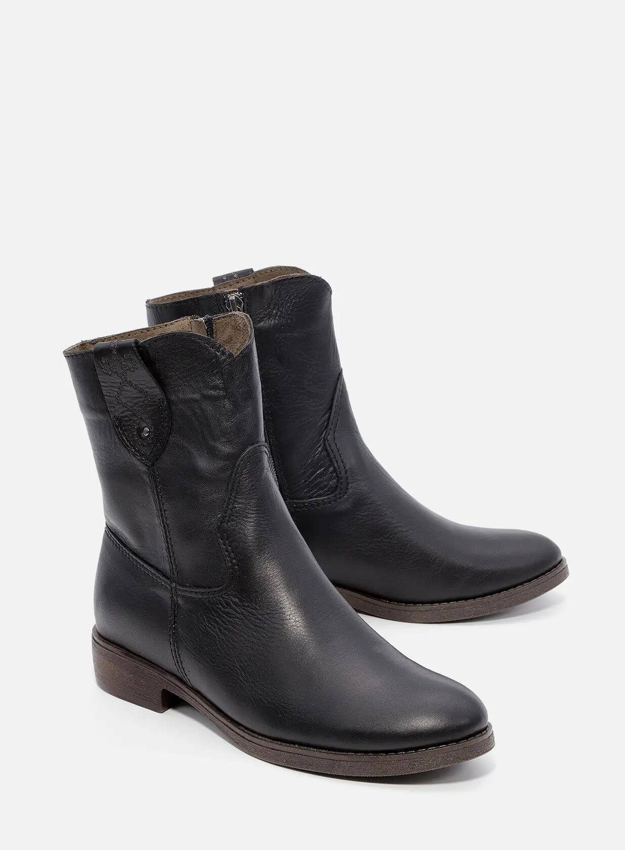 מגפונים מעור - ניקול