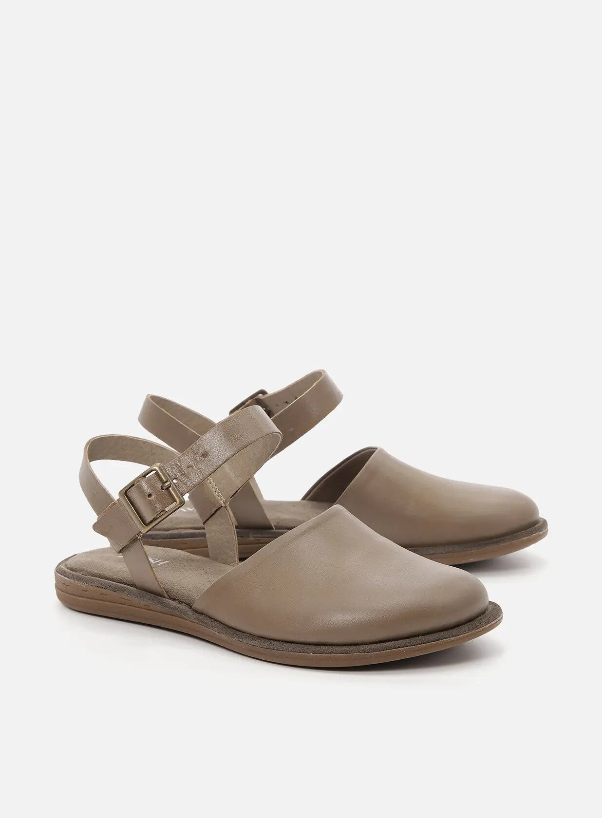 סנדלים-סגורים-מעור-amelia