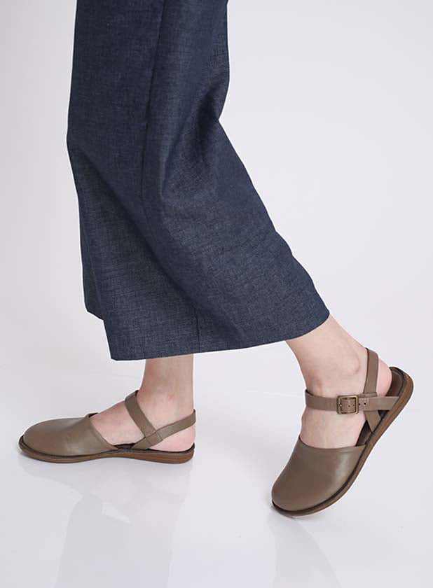 סנדלים-סגורים-מעור-amelia