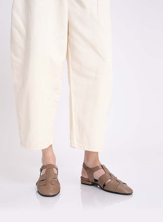 סנדלים-סגורים-מעור-pollini