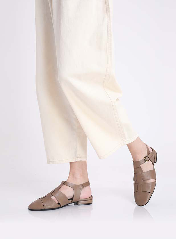 סנדלים-סגורים-מעור-pollini