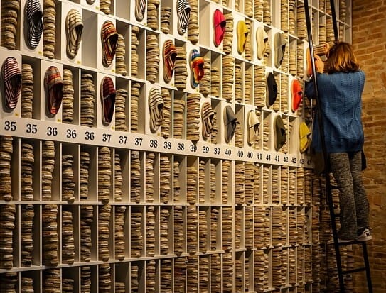 אחסון נעליים – רעיונות ופתרונות אפקטיביים לאחסנה נכונה של נעליים בסטייל