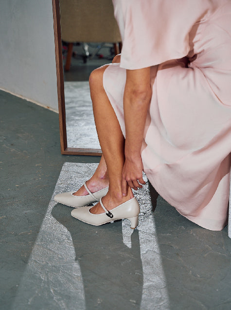 הרחבת נעליים – המדריך השלם לטיפול בנעל לוחצת או צרה מדי