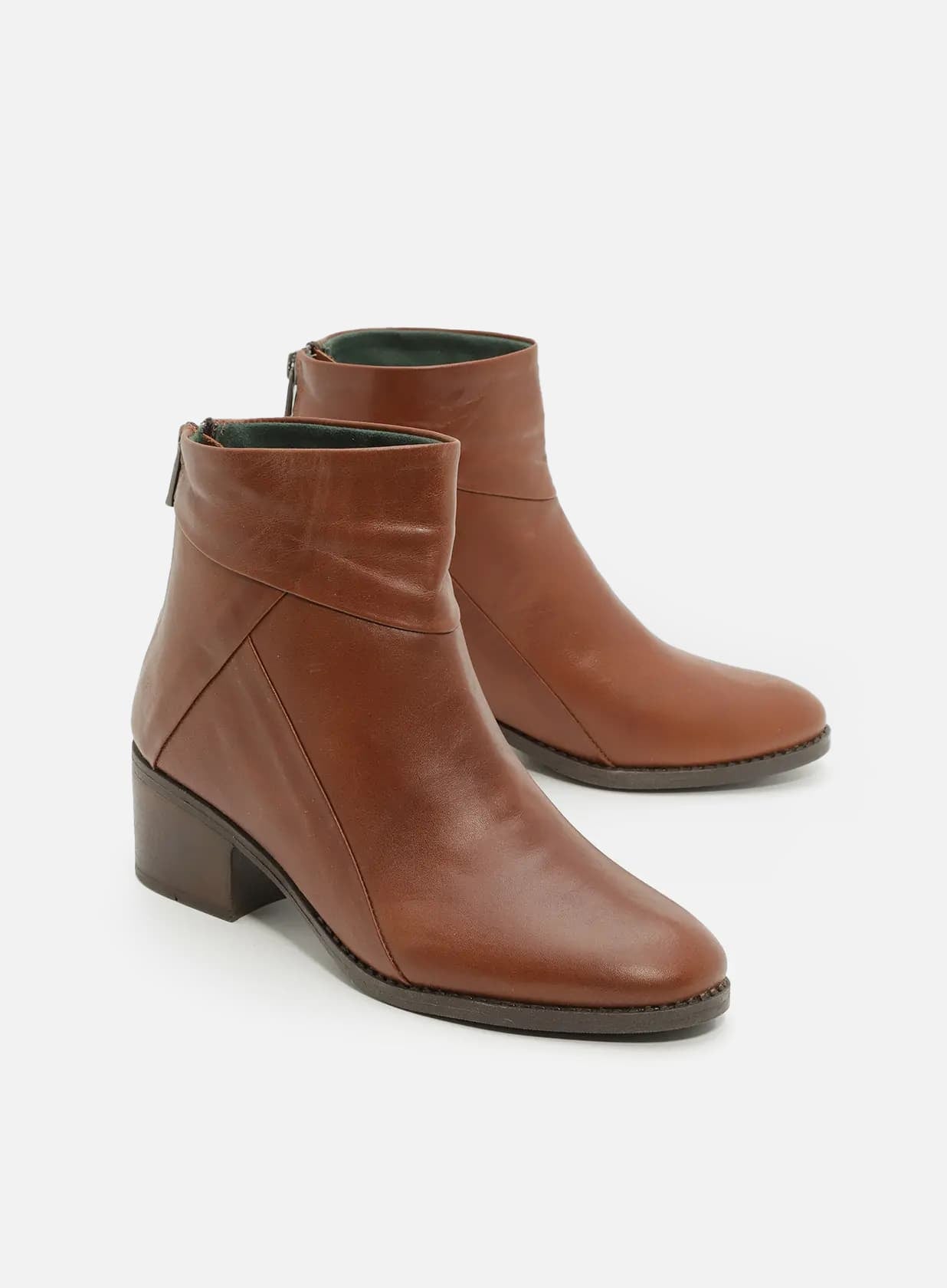 יעל-מגפון-מבריק-רוכסן-אחורי