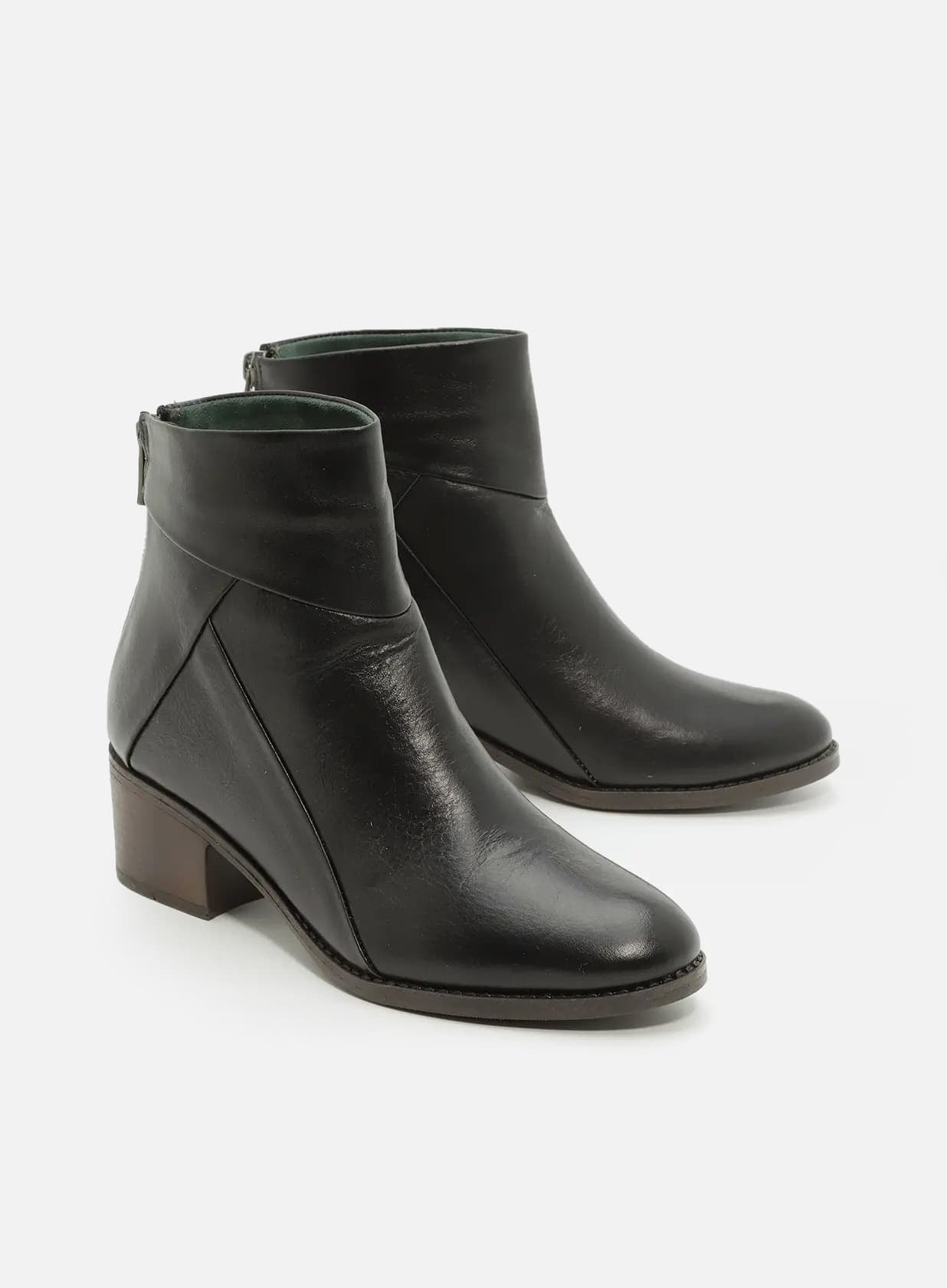 יעל-מגפון-מבריק-רוכסן-אחורי