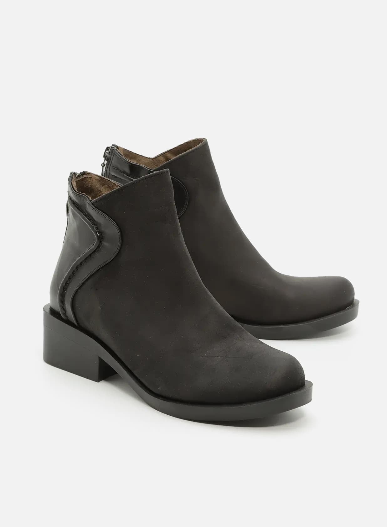 שרה-מגפון-ספורטיבי-משולב