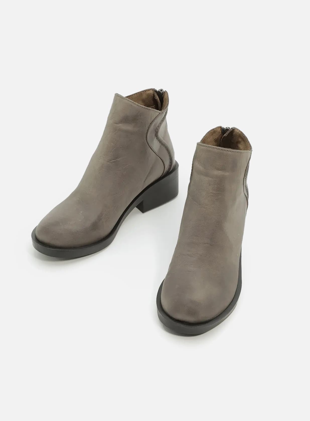 שרה-מגפון-ספורטיבי-משולב