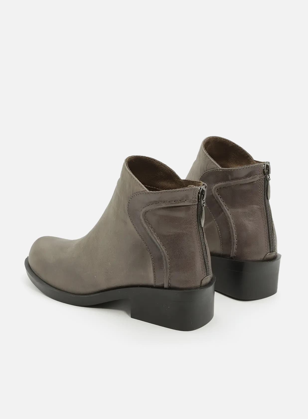 שרה-מגפון-ספורטיבי-משולב