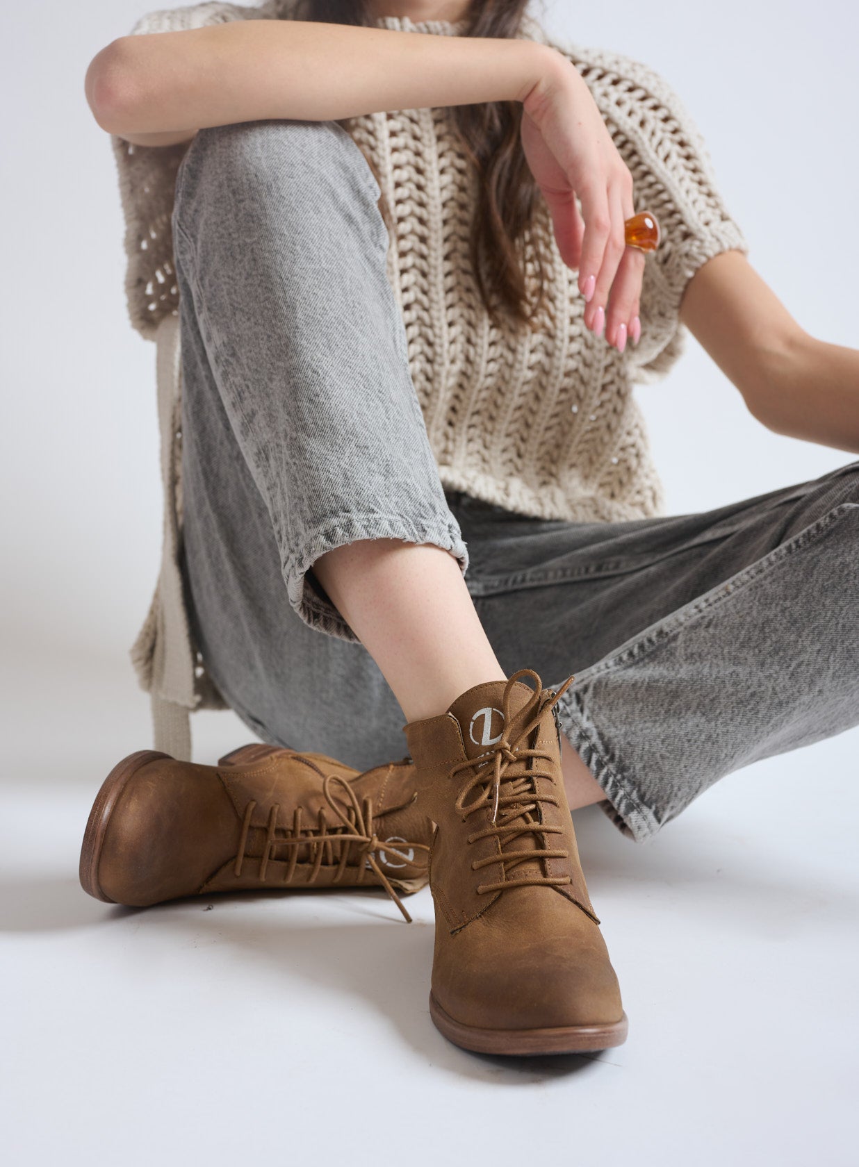 מגפונים-קצרים-מעור-ושרוכים-מיזורי