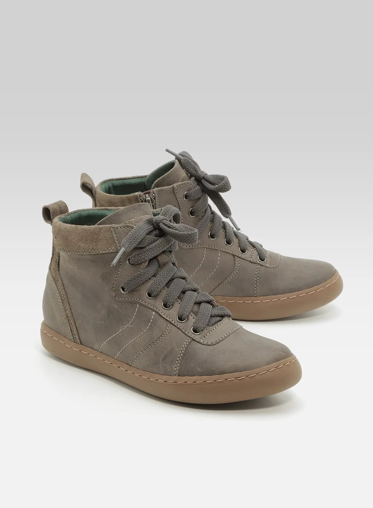 שחר-סניקרס-ספורטיבי-שרוך-7-אקים-סטאר