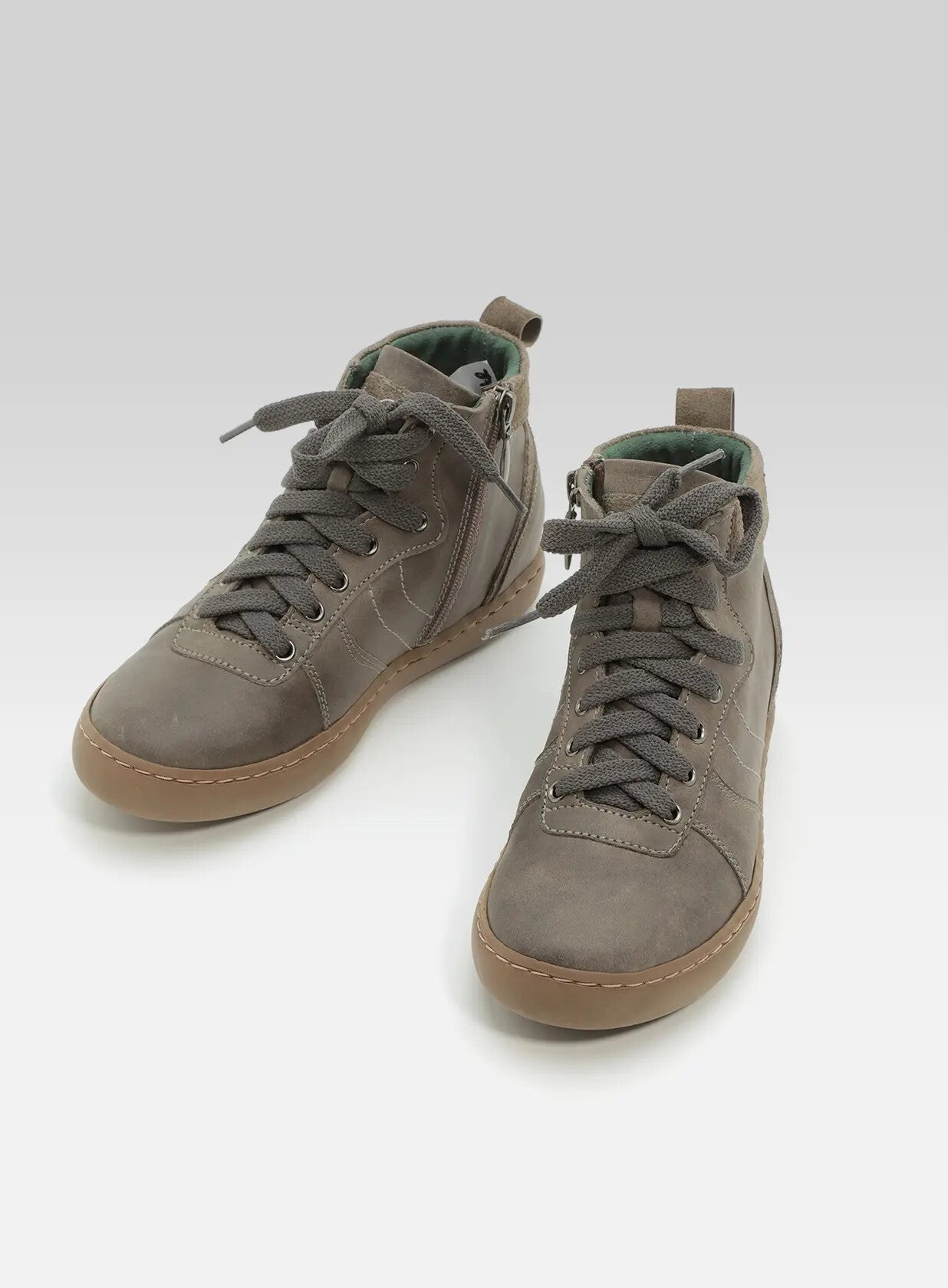 שחר-סניקרס-ספורטיבי-שרוך-7-אקים-סטאר