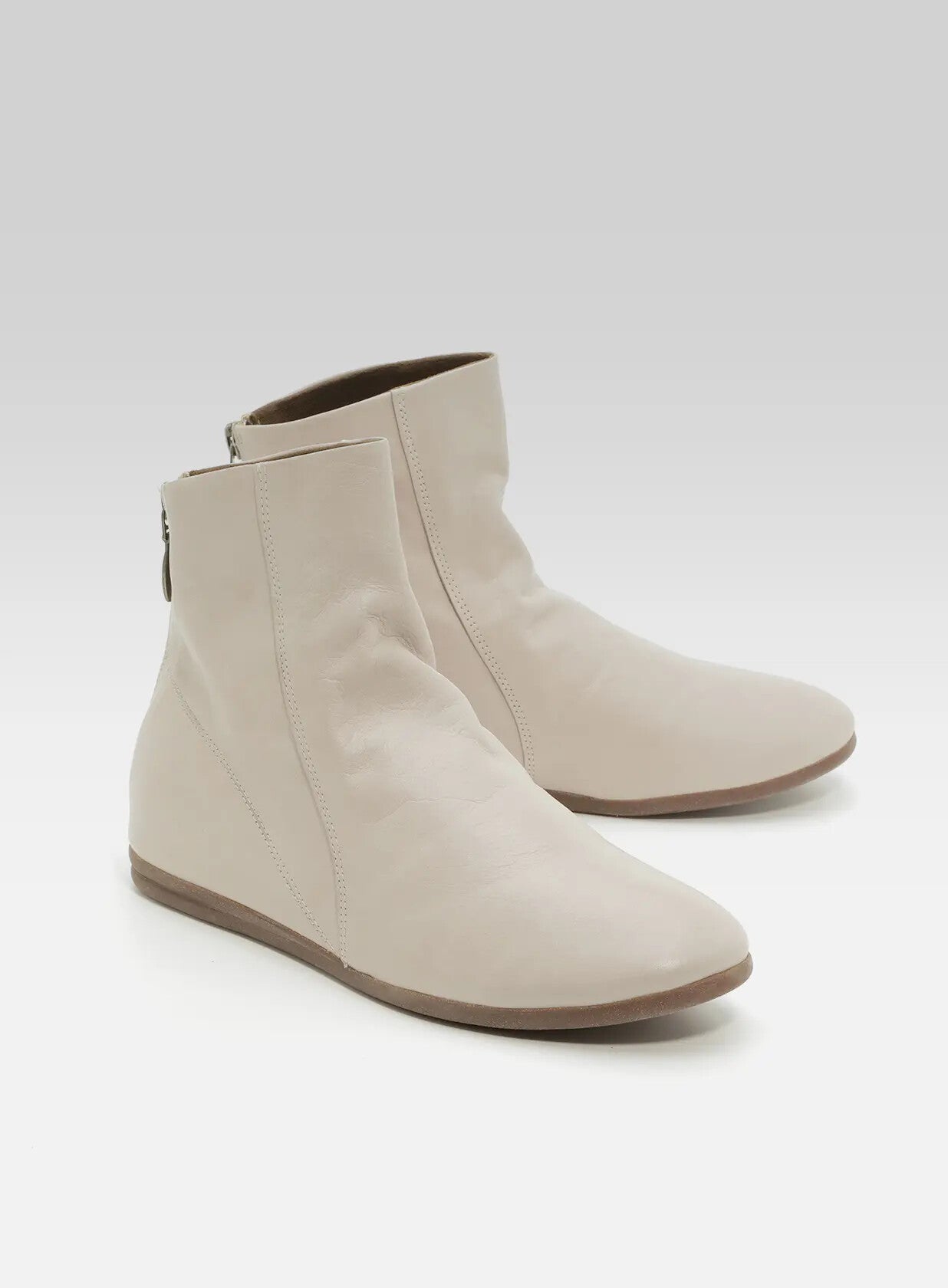 גאיה-מגפון-3-4-קלאסי-רוכסן-אחורי