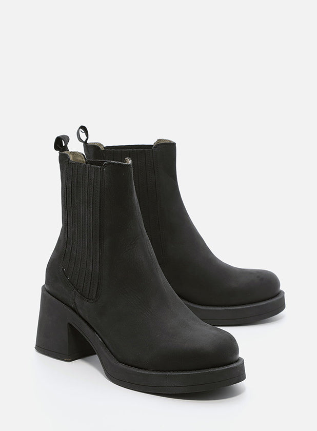 מגפוני עור - עלמה