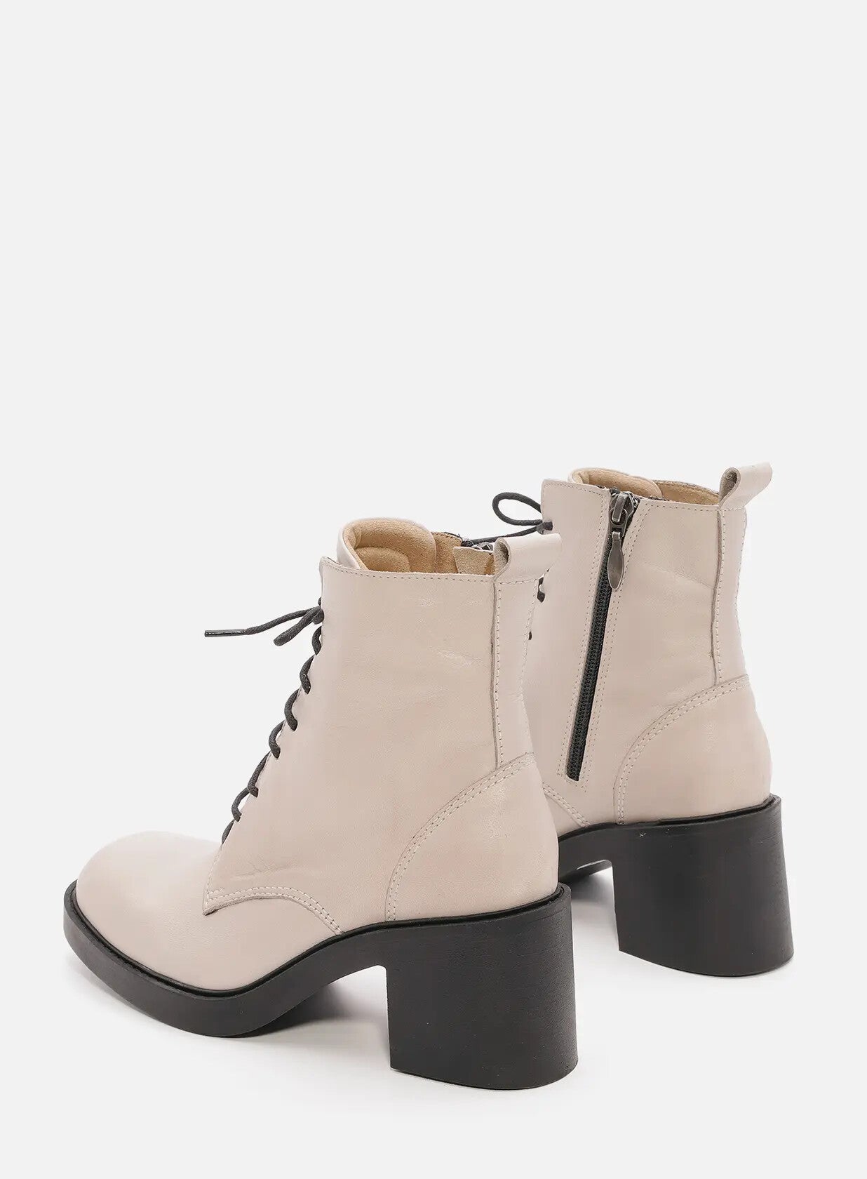 מגפונים-מעור-עם-שרוכים-מנהטן