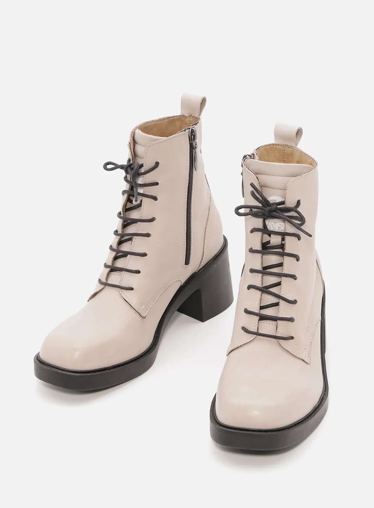 מגפונים-מעור-עם-שרוכים-מנהטן