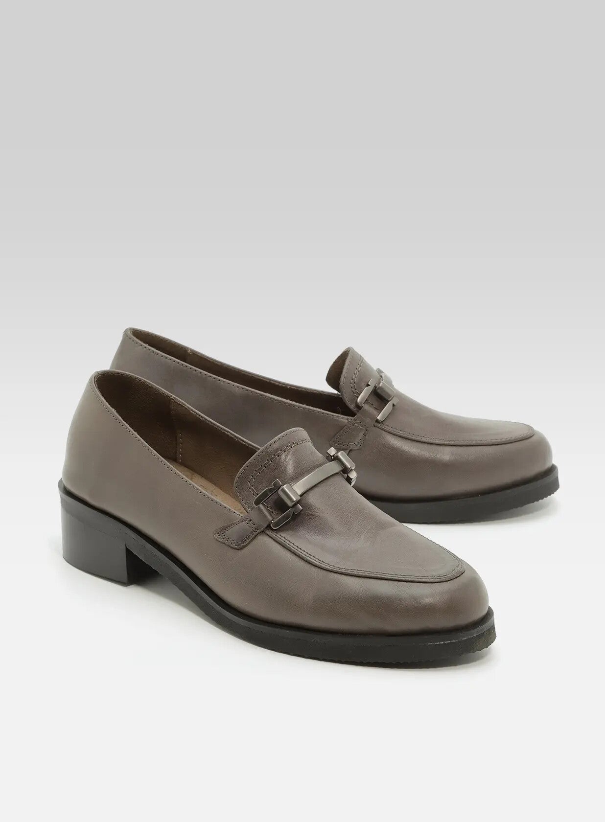 ליאורה-מוקסין-מבריק-עם-קישוט