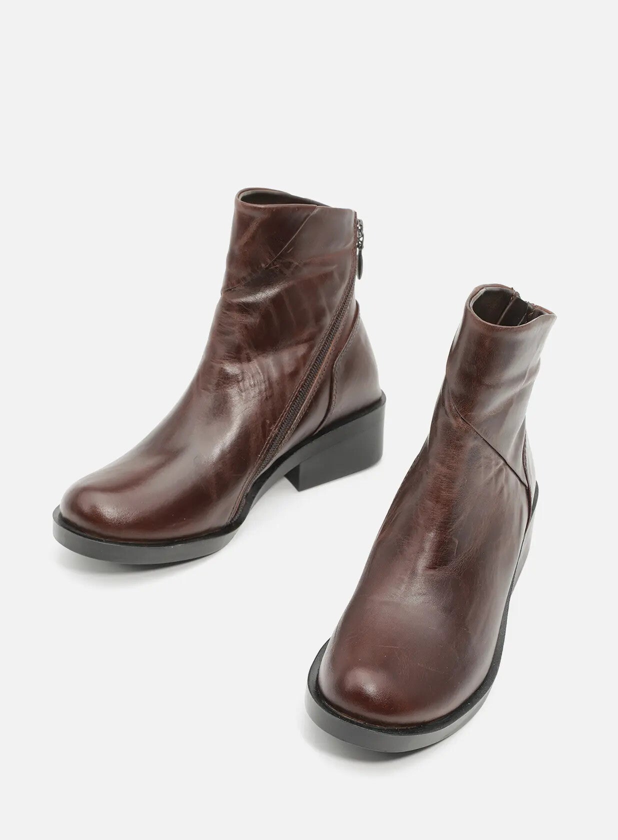 מגפונים-מעור-עם-רוכסן-אלכסון-ורמונט