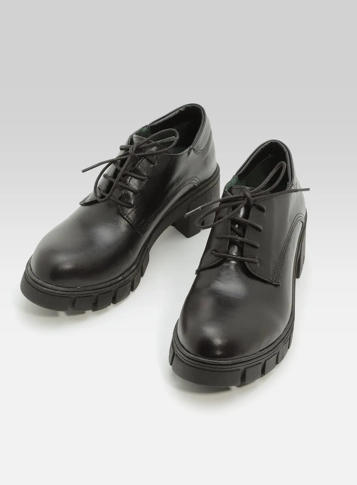 רונה-נעל-1-2-מבריק-שרוך-טרקטור