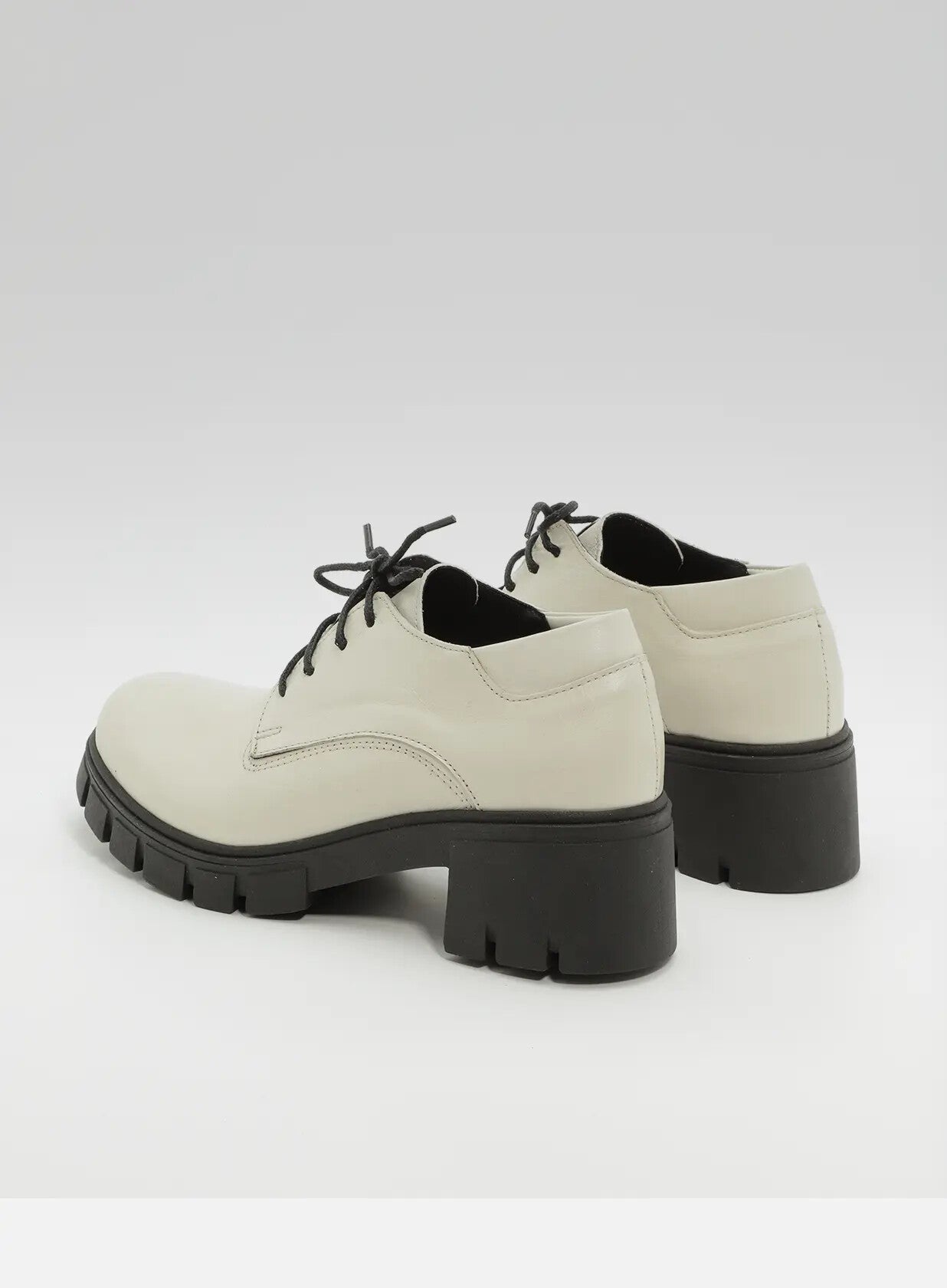 רונה-נעל-1-2-מבריק-שרוך-טרקטור