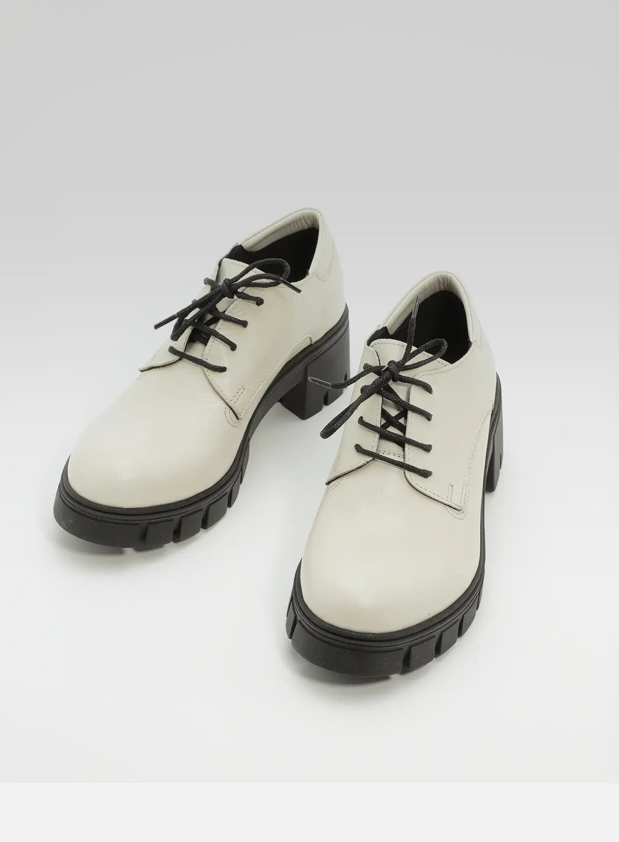 רונה-נעל-1-2-מבריק-שרוך-טרקטור