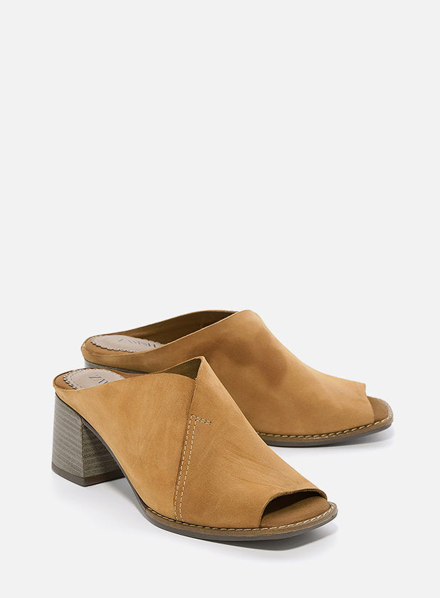 כפכפי-עקב-עור-מעטפת-קרן-998810