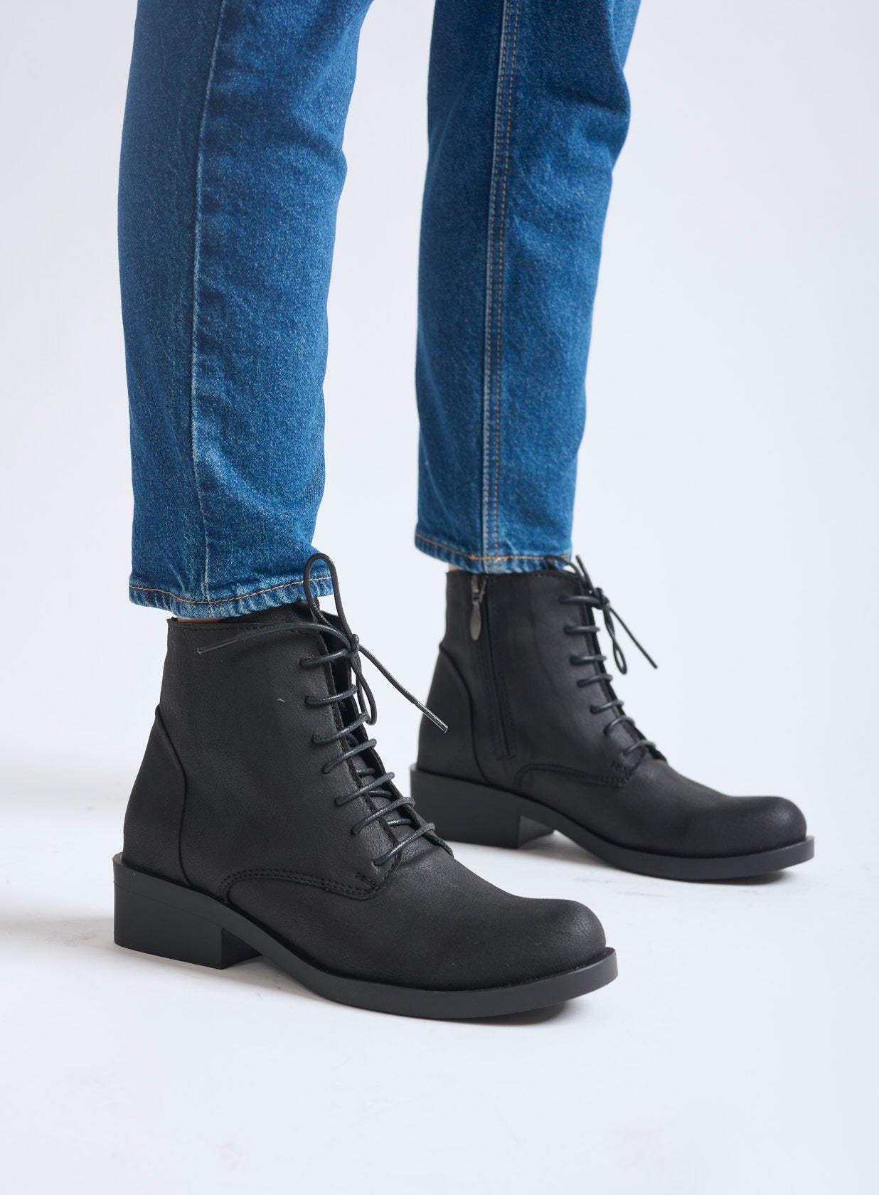 מגפונים-טבעוניים-עם-שרוכים-אלבמה