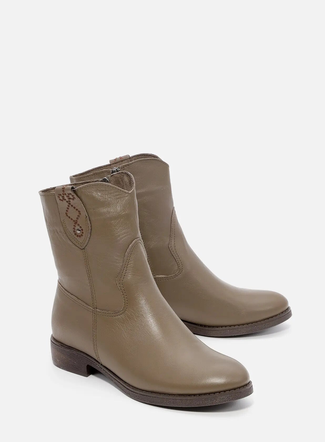 מגפונים מעור - ניקול