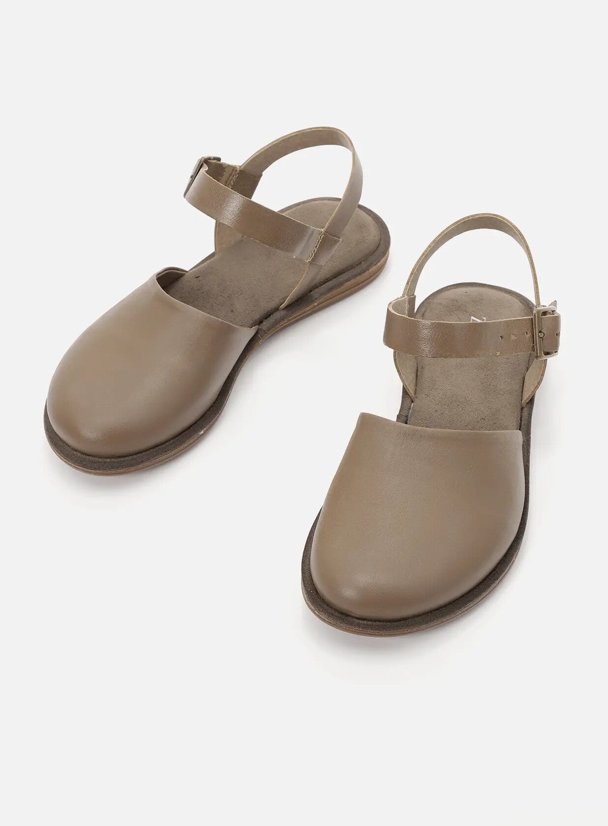 סנדלים-סגורים-מעור-amelia