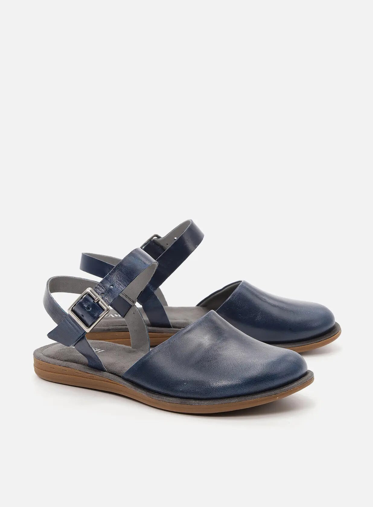 סנדלים סגורים מעור - Amelia