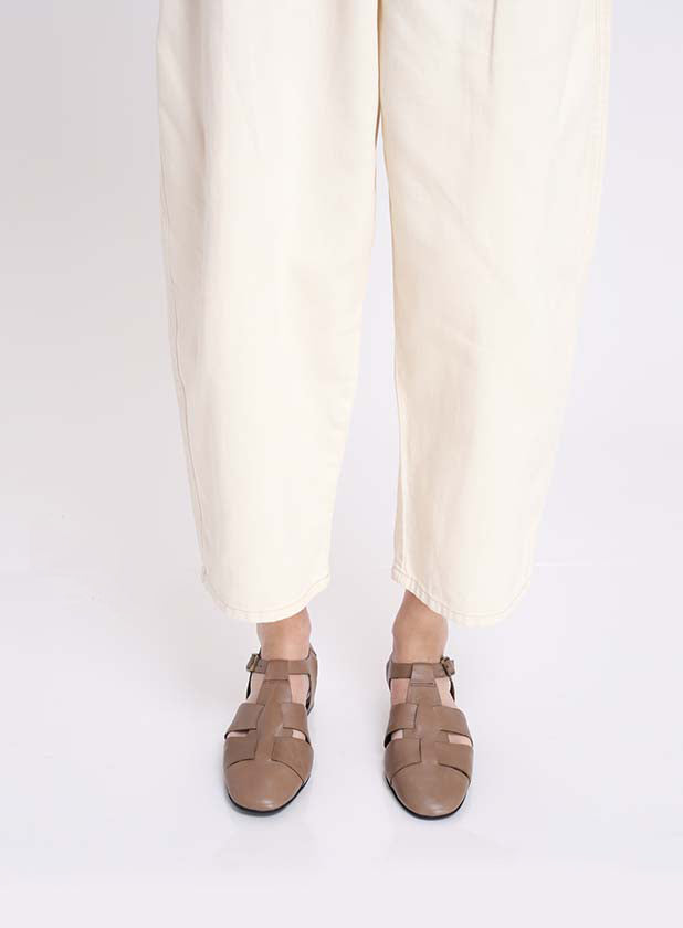 סנדלים-סגורים-מעור-pollini