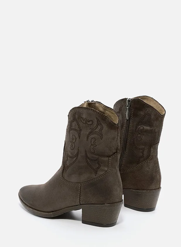 מגפוני בוקרים אותנטיים - אדריאן