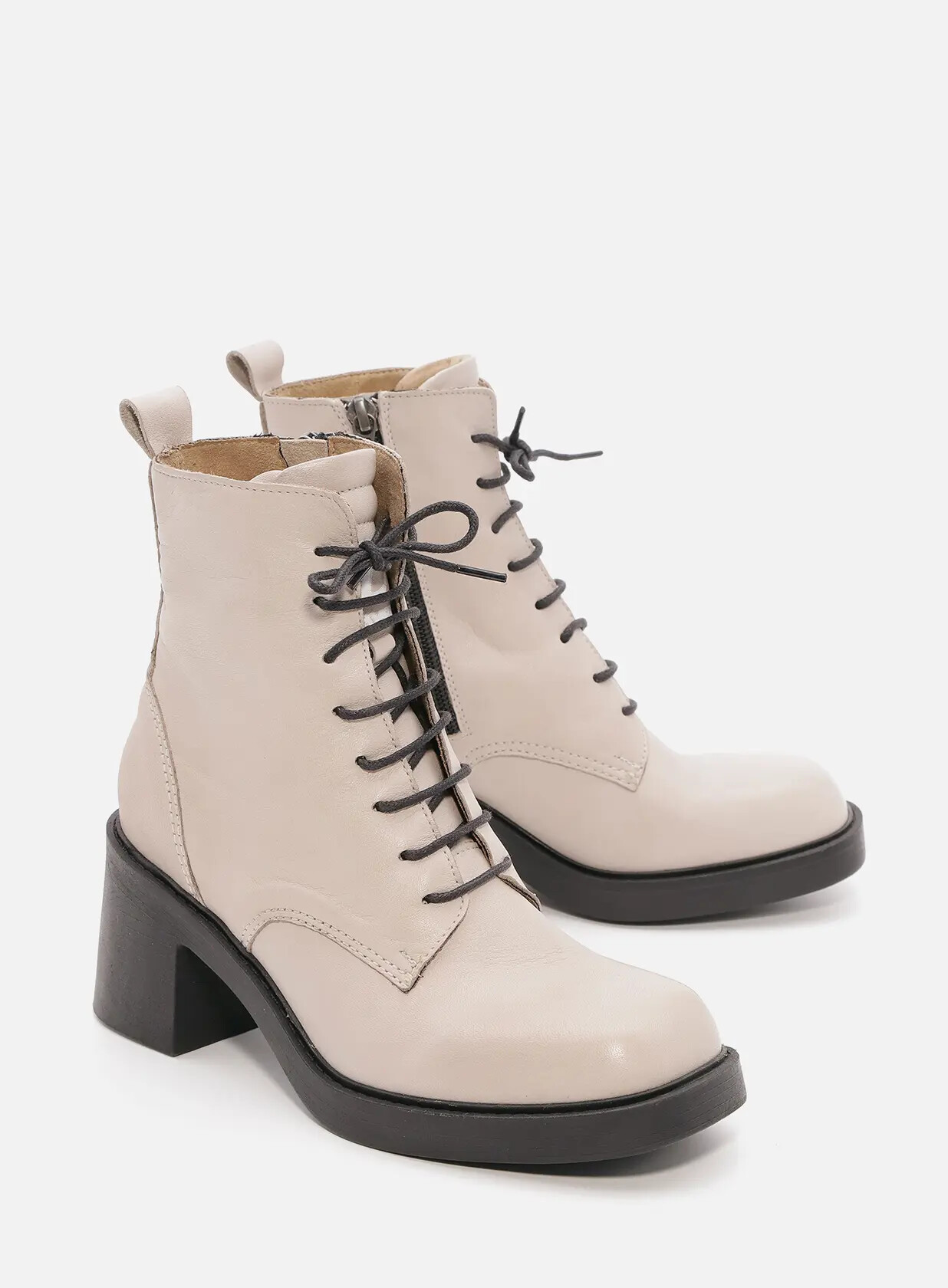 מגפונים מעור עם שרוכים – מנהטן