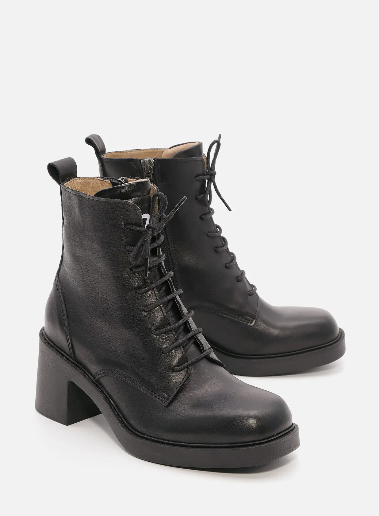 מגפונים מעור עם שרוכים – מנהטן