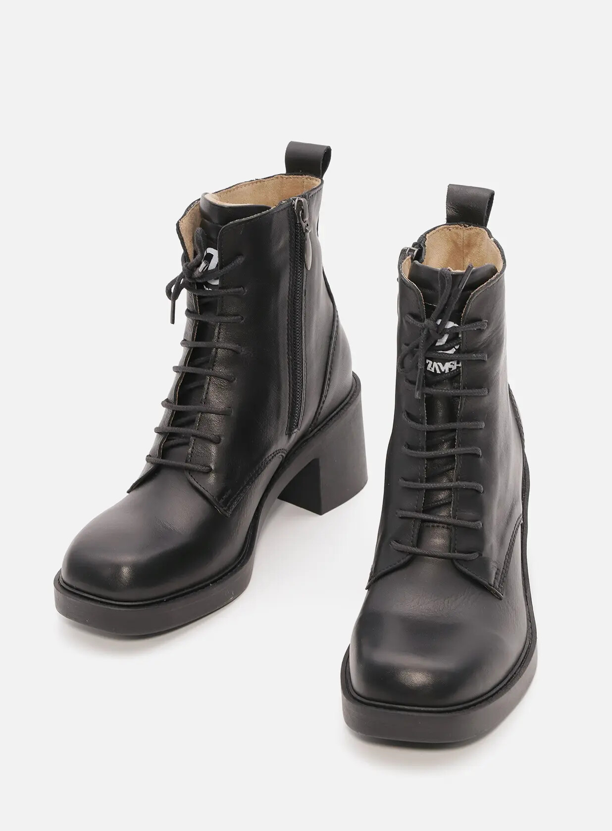 מגפונים מעור עם שרוכים – מנהטן