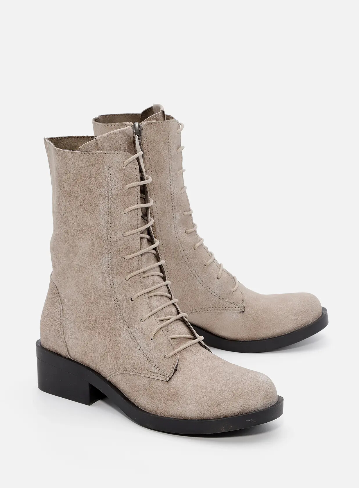 מגפונים גבוהים טבעוניים עם שרוכים - סקרלט